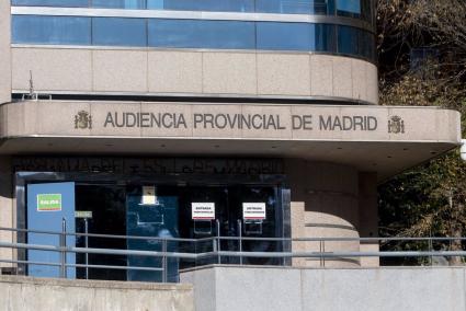 Seis niñas ratifican en el juicio los tocamientos de un profesor en la clase cuando salían a la pizarra