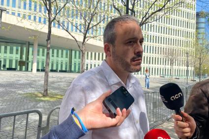 El socio de la ANC acusado de desobediencia se acoge a su derecho a no declarar