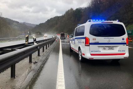 Tres heridos en un choque entre seis vehículos en la N-1 en Andoain, con retenciones de importancia