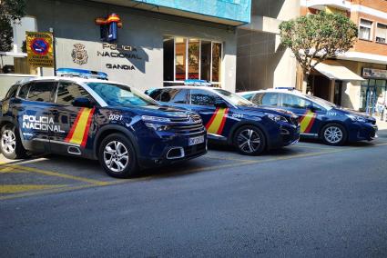Valencia.- Sucesos.- Detenido tras caerle del bolsillo siete móviles sustraídos cuando forcejaba con una de las víctimas