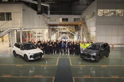 Motor.- El primer Ebro s700 Phev sale de la fábrica de la Zona Franca de Barcelona