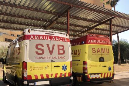 Alicante.-Sucesos.- Afectados por inhalación de humo un policía local y un vecino en un incendio en una casa en Benidorm
