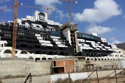 Almería.-Tribunales.-El alcalde de Carboneras encarga un informe con los pasos para revisar la licencia del Algarrobico