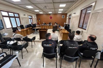 Tres condenados por agredir sexualmente en manada a una mujer y robarle en Palma
