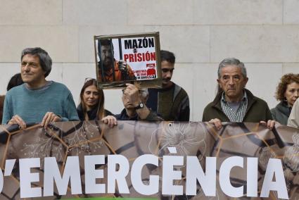Pradas llega a declarar a los juzgados por la dana entre gritos de 'Asesinos'
