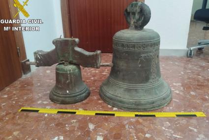 Cádiz.-Sucesos.-Guardia Civil recupera dos campanas de iglesia del siglo XVIII robadas en Jerez y detiene a una persona
