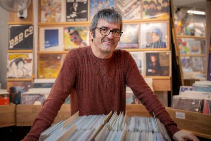 Toni Vives, de Espai Xocolat, que se suma al Record Store Day este sábado 12 de abril.