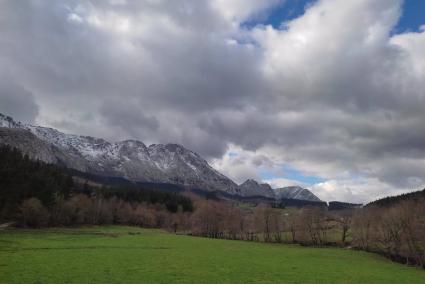 Cielos muy nubosos en Atxondo (Bizkaia)