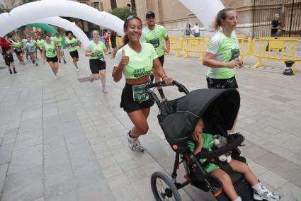 PALMA. Atletismo BINTER NIGHTRUN MALLORCA-ULTIMA HORA. Carreras a todo ritmo en Palma. Gianfranco Presti y VerÃ³nica Castro triu