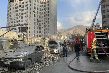 Israel launches strikes on Iran over ânuclear programâ threat