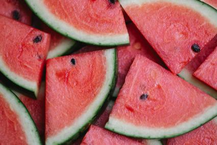 El peligro de comprar sandía y melón ya cortados: las precauciones que debemos tomar este verano