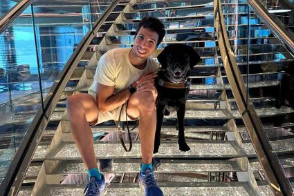 La odisea del atleta paralímpico Joan Munar al prohibirle la entrada en hoteles de Túnez a su perro guía: «Con el animal no entr