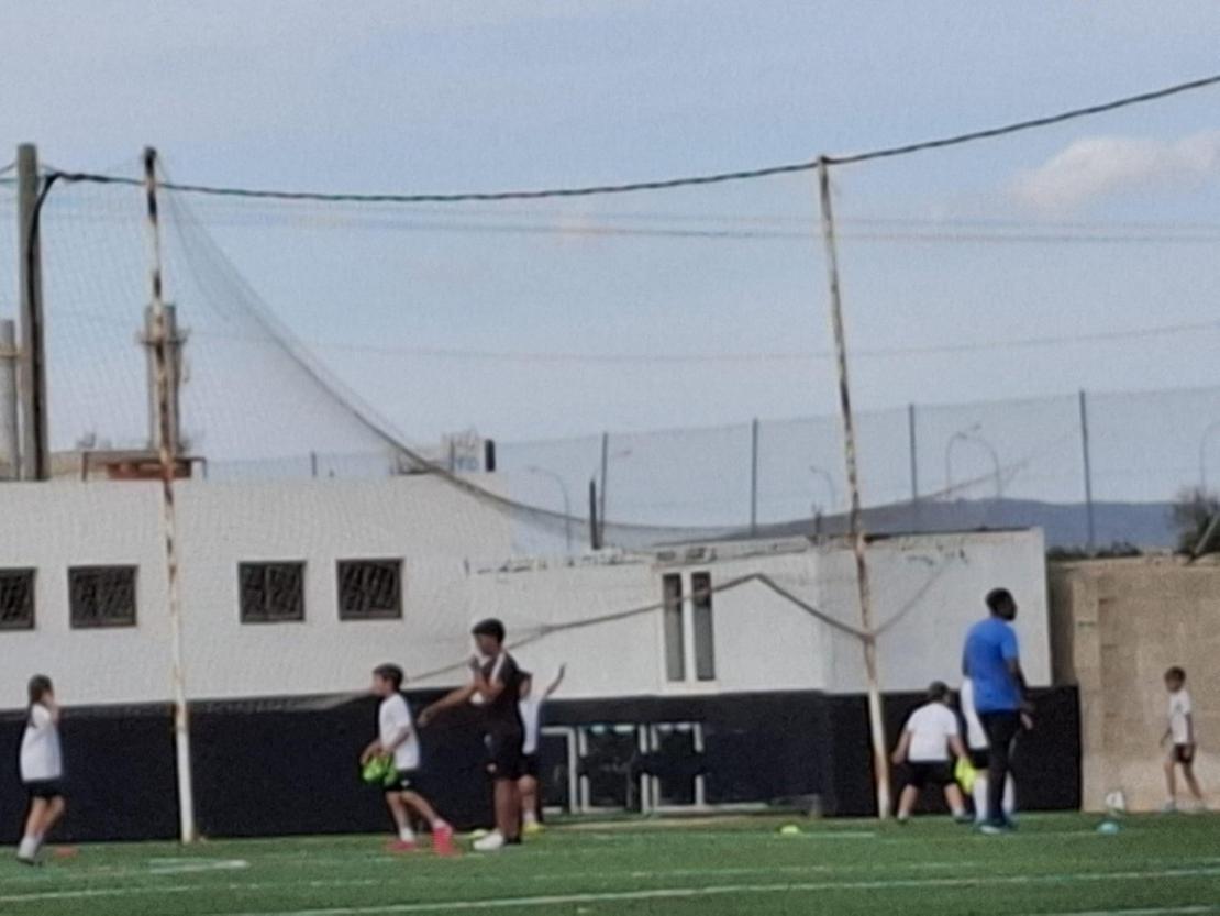 Las imágenes del estado de abandono del campo de fútbol del Rotlet Molinar