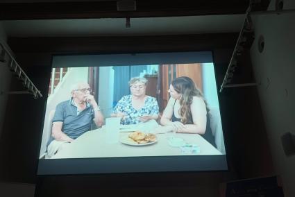 La Academia de Cine y la UV devuelven la vida a fotos arrasadas por la dana en el documental 'Las capas de la memoria'