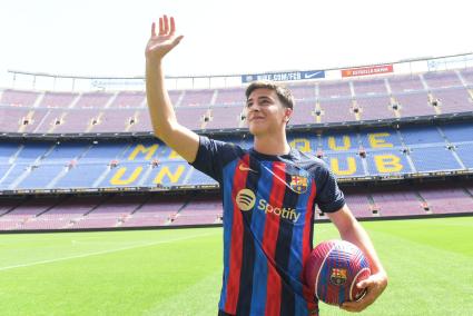 El jugador llegó al club catalán en 2022 procedente del Racing de Santander como una de las grandes promesas del fútbol español.
