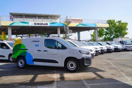 Vehículos oficiales de Emaya, en las instalaciones de Son Pacs.