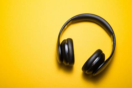Descubren fallos en chips Bluetooth Airoha que abren la puerta al espionaje en auriculares y altavoces inalámbricos