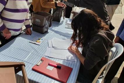 Imagen de la campaña informativa que se celebró en Campos cuando estaban a punto de implantar la recogida selectiva puerta a puerta.