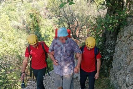 Bomberos de Mallorca rescatan a un hombre caído en el barranco de Biniaraix al sufrir posible golpe de calor