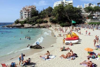 Calvià, tercer municipio con más banderas Q de Calidad en sus playas