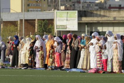 Mujeres musulmanas durante la celebración de la fiesta del cordero en Palma.