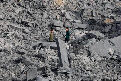 Nueve muertos en un bombardeo de Israel sobre la puerta de un hospital del centro de Gaza