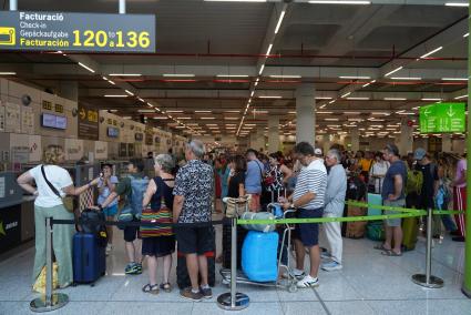 La huelga francesa de controladores genera tensión en el aeropuerto de Palma