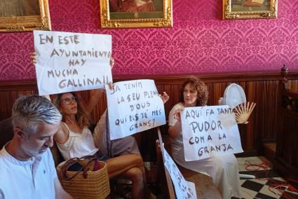 Unanimidad en Llucmajor para exigir el cierre de la polémica granja avícola