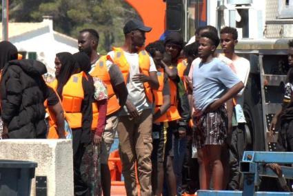 Rescatados 22 inmigrantes a bordo de dos pateras al sur de Formentera