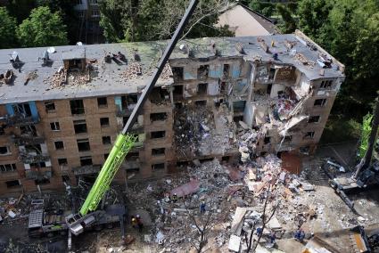 Vista de un edificio en Kiev tras un ataque del Ejército ruso