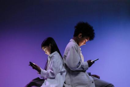 Meta defiende una mayoría de edad digital común que se apoye en los padres y sin prohibiciones gubernamentales
