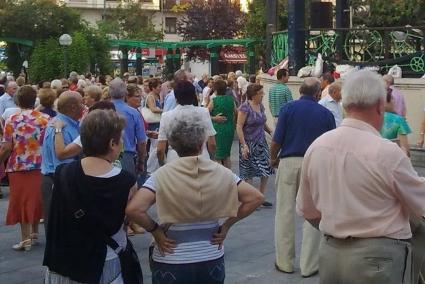 Los bailables al aire libre continúan en Bilbao los fines de semana de junio en la Plaza Levante y quiosco de La Casilla