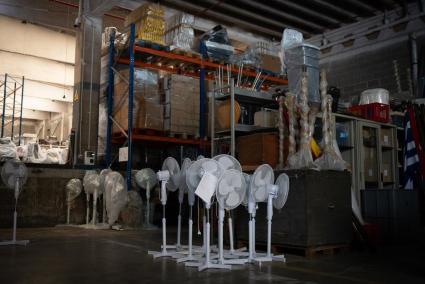 La ola de calor triplica las ventas de ventiladores en Catalunya: "Estamos desbordados"