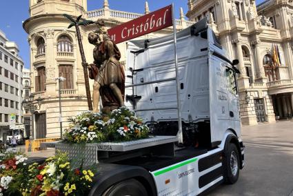 Valencia.- Miles de transportistas recorren València en honor a San Cristóbal y piden "ayuda para relevo generacional"