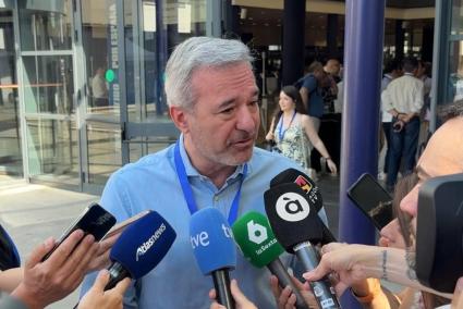Azcón reprocha a Alegría su respaldo a Salazar y se pregunta "qué pasa en el PSOE con las mujeres"