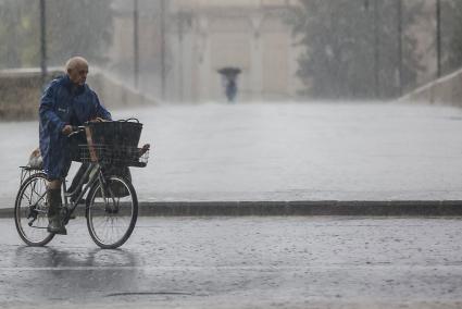 Domingo con probabilidad de chubascos y tormentas localmente fuertes en el interior de Valencia y Castellón