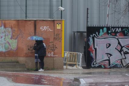 El delegado del Gobierno denuncia pintadas racistas en la fachada del centro de migrantes de Alcalá de Henares