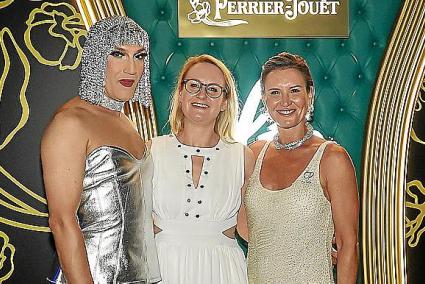 Nadal Garibaldi, Julia Bizele y Ana Castillo.