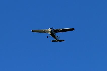 España.-Fallecen dos personas en un accidente de avioneta en Niebla (Huelva), que se ha estrellado en un olivar