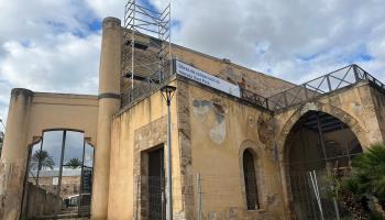 Es Baluard de Sant Pere, el pasado viernes, vallado y con una lona.