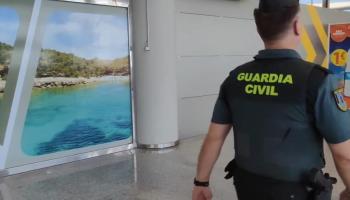 El septuagenario que se qued&oacute; con 3.500 euros de una cartera en Son Sant Joan dijo que no sab&iacute;a d&oacute;nde devolver el dinero