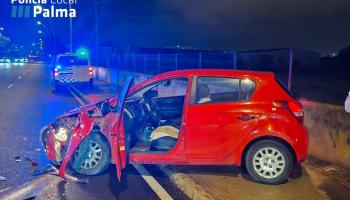 Una conductora ebria provoca un accidente en Palma y su marido acude a buscarla con sus dos hijos y también da positivo en alcoh