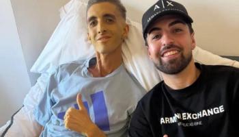 Xisco Quesada, junto a su hermano, desde el hospital en el que se encuentra ingresado.