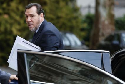 El PP recibe a Óscar Puente en el Senado con gritos de «¡dimisión!»