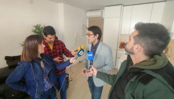 Iago Negueruela en el piso de Airbnb este lunes.