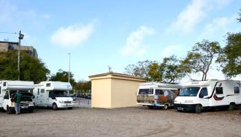 &laquo;Nos ped&iacute;an 1.200 euros por una habitaci&oacute;n y al final hemos acabado viviendo en una caravana&raquo;