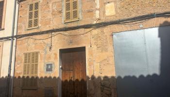 Los vecinos de la mujer fallecida en un incendio en Vilafranca: «Era una buena persona, es una gran pérdida»