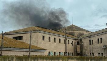 La antigua cárcel de Palma continúa en el foco de la polémica: 200 desalojados, 4 rescatados y un imponente incendio