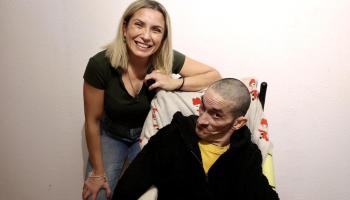 &laquo;Tras 14 a&ntilde;os reconoci&eacute;ndonos, la administraci&oacute;n decide que mi hermano con par&aacute;lisis ya no es mi familia&raquo;