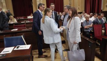 PP y Vox negocian dejar sin ayudas a los migrantes sin papeles y m&aacute;s exenciones de catal&aacute;n